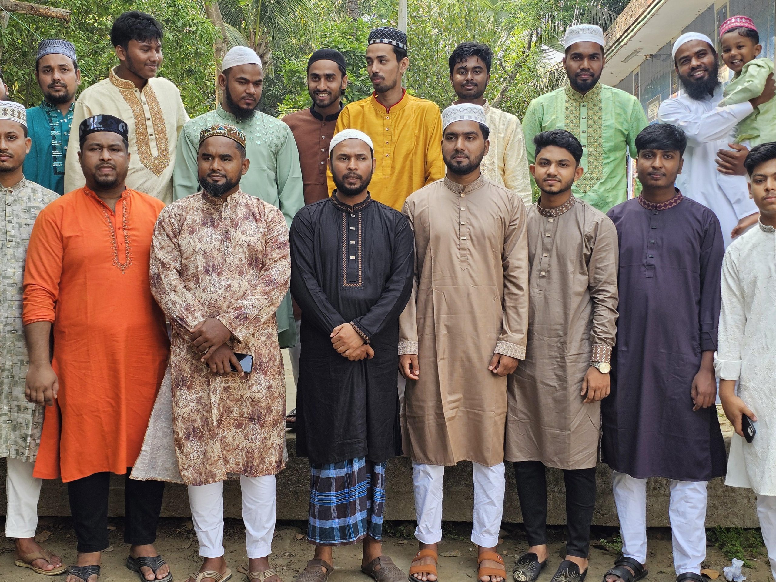 আড়িয়ল সেবা ফাউন্ডেশনের ঈদ ভ্রমন হাসাইল পদ্মায়।