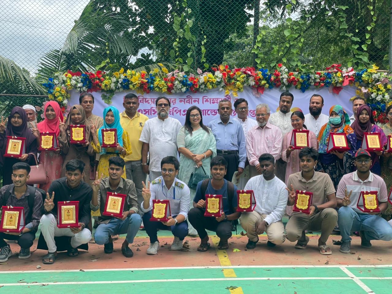 ঝিকুট ফাউন্ডেশনের সংবর্ধনা পেল ৩৮ মেধাবী শিক্ষার্থী