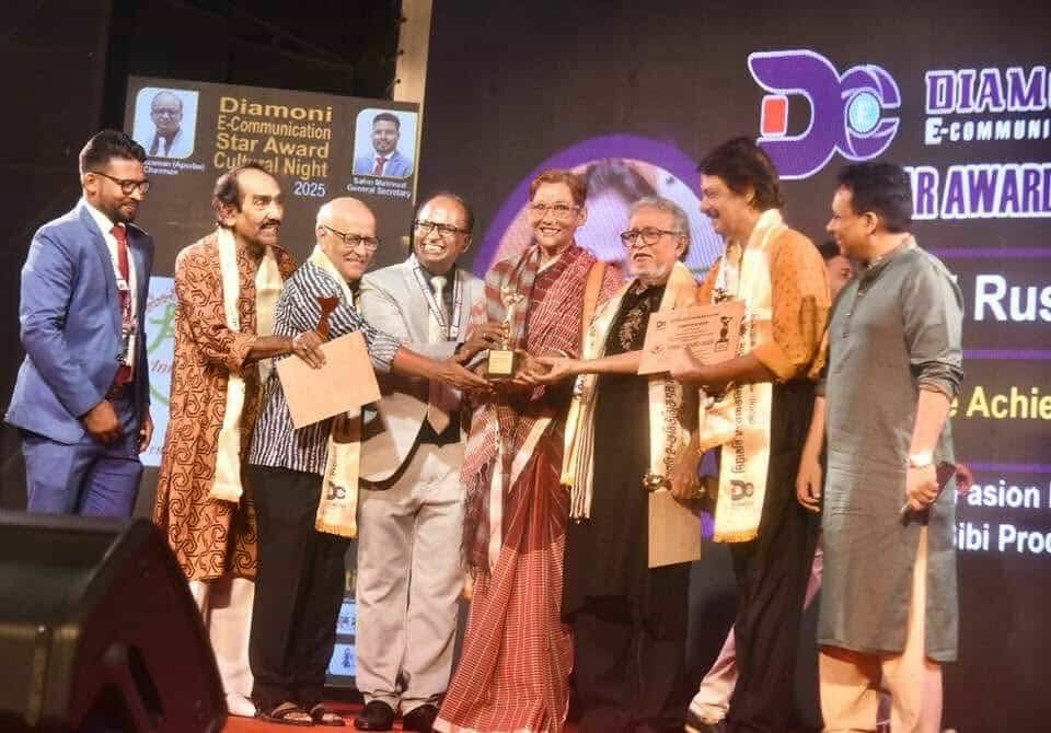 জমকালো আয়োজনে অনুষ্ঠিত হলো দিয়ামনি ই – কমিউনিকেশন স্টার এ্যাওয়ার্ড