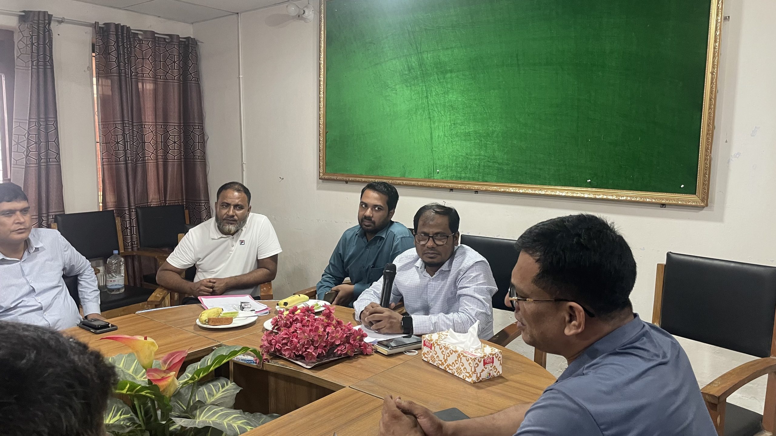 টঙ্গীবাড়ীতে (ইউএইচএন্ডএফপিও)’র মতবিনিময় সভা