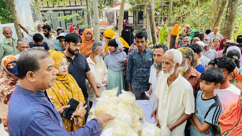 টঙ্গীবাড়ীতে ঈদ উপহার বিতরণ করলেন সংরক্ষিত নারী আসনের প্রার্থী পাপিয়া ইসলাম