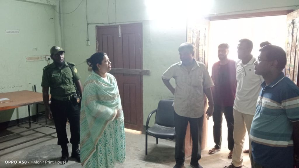 আব্দুল্লাপুর ইউনিয়ন পরিষদ পরিদর্শন করলেন ইউএনও তাহমিনা আক্তার