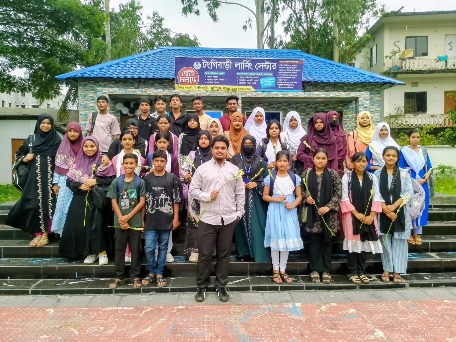 টঙ্গীবাড়ী লার্নিং সেন্টারে ইংলিশ ল্যাঙ্গুয়েজ ক্লাবের আনুষ্ঠানিক যাত্রা শুরু।