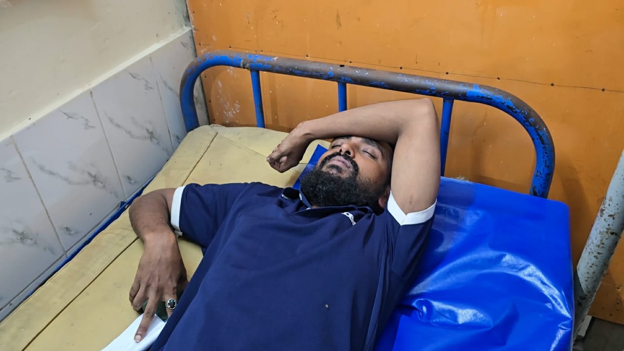 নামাজ শেষে ফেরার পথে হামলা, পিতাসহ ছাত্রশক্তির মুন্সিগঞ্জ জেলা আহ্বায়ক আহত। অভিযোগ জামিনে থাকা ছাত্রলীগ নেতার বিরুদ্ধে।