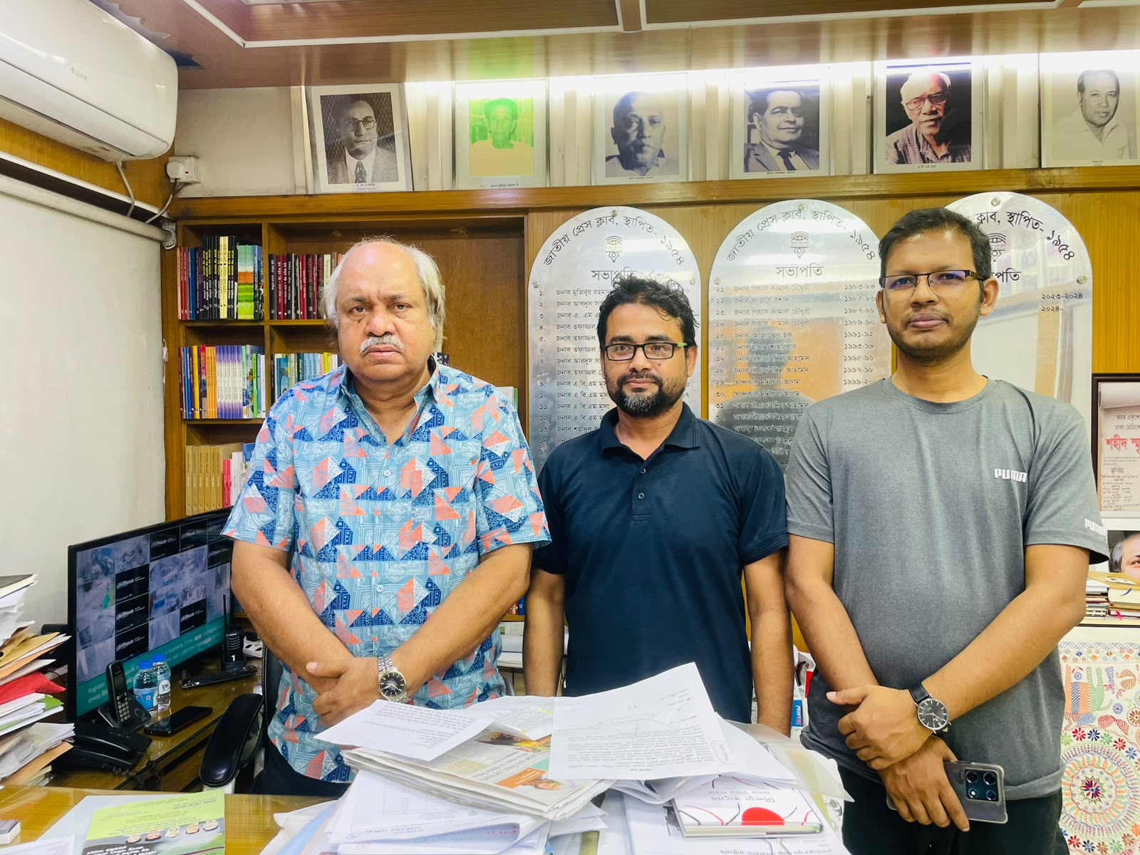জাতীয় প্রেস ক্লাবের সভাপতির সঙ্গে মুন্সিগঞ্জের বার্তার সৌজন্য সাক্ষাৎ।
